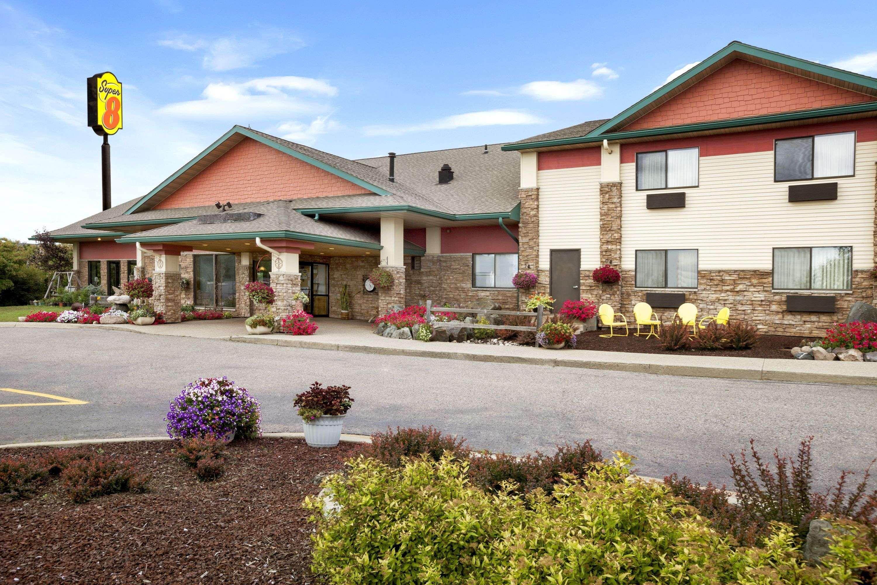 Super 8 By Wyndham Eveleth Motel Exterior foto